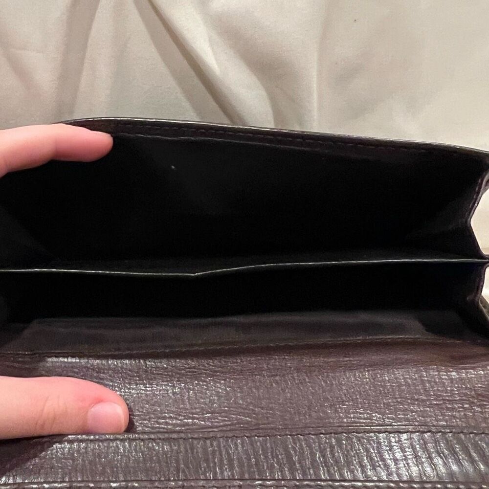 Vintage Gucci Smooth Leather Long Wallet Unique Clasp Made in Italy GG - Picture 9 of 16